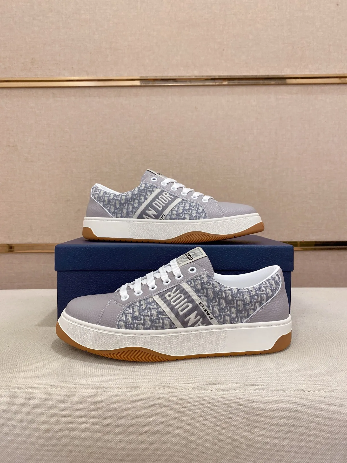 Men's men's shoes 💰 400💰🇮🇹🇮🇹Dior D new model is on sale at the same time, upper 🇮🇹Imported stretch fabric from Italy Fully imported sheepskin lining💪💪, completely 1⃣️ to 1⃣️🇮🇹💪💪, ⚠Sole: Original sole provided by the original factory, exclusive movable molded sole super comfortable, ⚠Original factory follow-up, 🔍🔍high quality, you can come in and out at will, welcome to compare⚠. Code number: 38-44 (45 is custom-made and cannot be returned or exchanged)